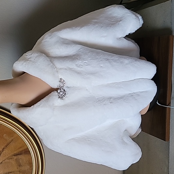 New! WAIT FOR YOU Winter White Faux Rex Rabbit Chinchilla Fur Wrap Stole Jacket. - Picture 3 of 11